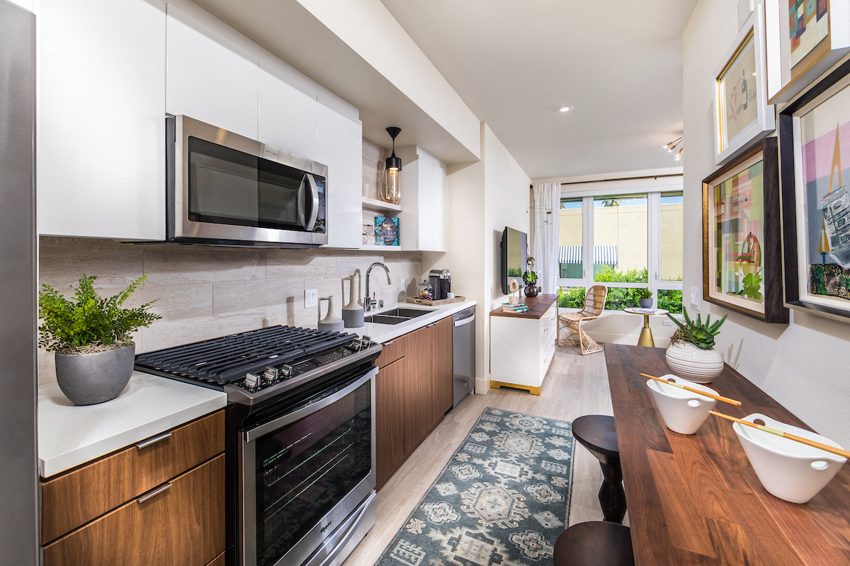 580 Anton Costa Mesa, CA 1 Bedroom Kitchen